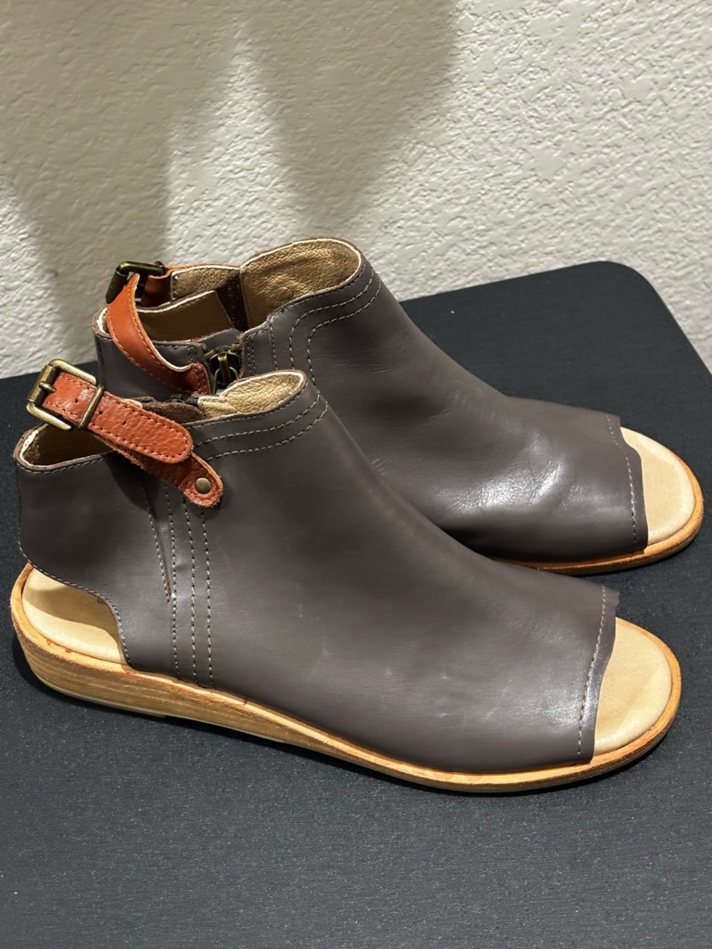 Women’s Peep-Toe Leather Sandals in Pewter Brown with Tan Strap